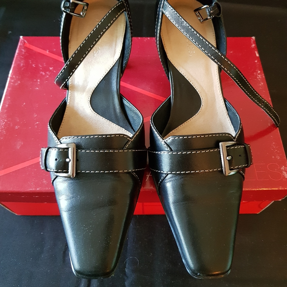 Shoes - Picture 2 of 4
